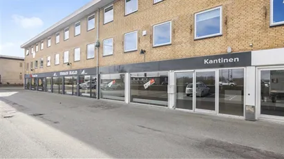 Præsentabelt med facade mod Viby Ringvej