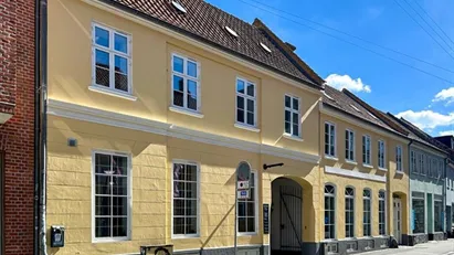 Erhvervslejemål med charmerende og historiske detaljer